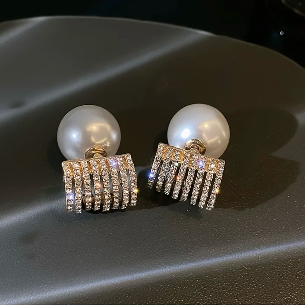 Brand New Luxury Claw Design Shiny Rhinestone Faux Pearl Decor Stud Earrings